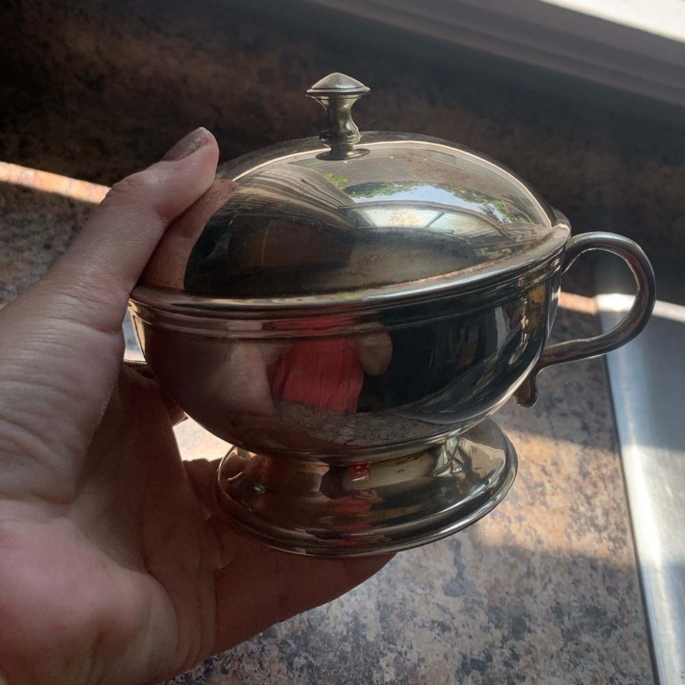 Great silver container with lid. - Picture 2 of 7